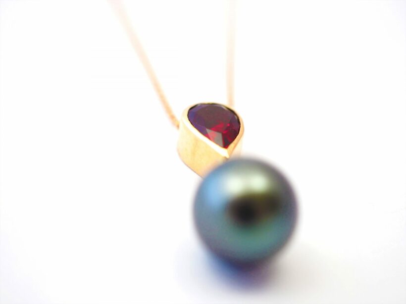 OLYMPUS DIGITAL CAMERA 20200326 Collier PerleRubellit2