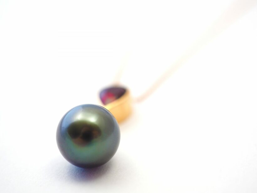 OLYMPUS DIGITAL CAMERA 20200326 Collier PerleRubellit 3