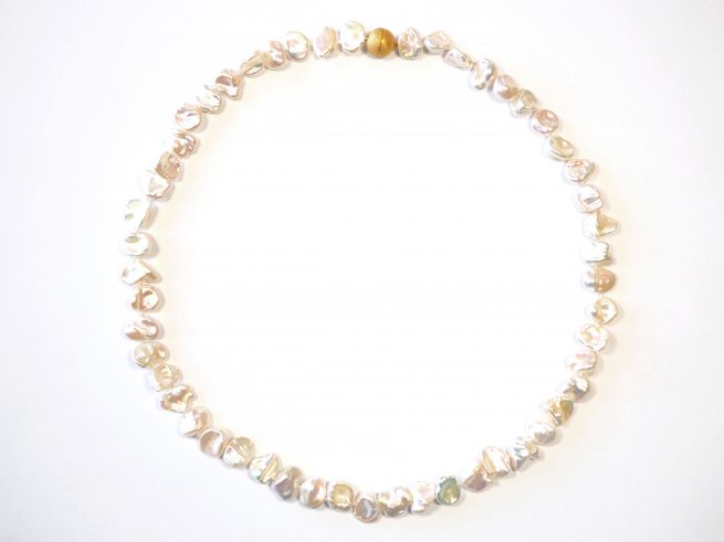 Collier aus weißen Keshiperlen „Everyday“ – urgold 2020