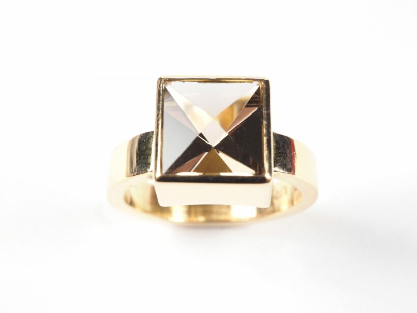 OLYMPUS DIGITAL CAMERA 20200404 RingCCRauchquarz1