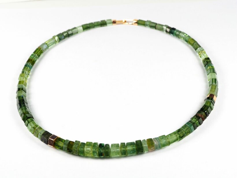 OLYMPUS DIGITAL CAMERA 20200404 CollierTurmalingrün1