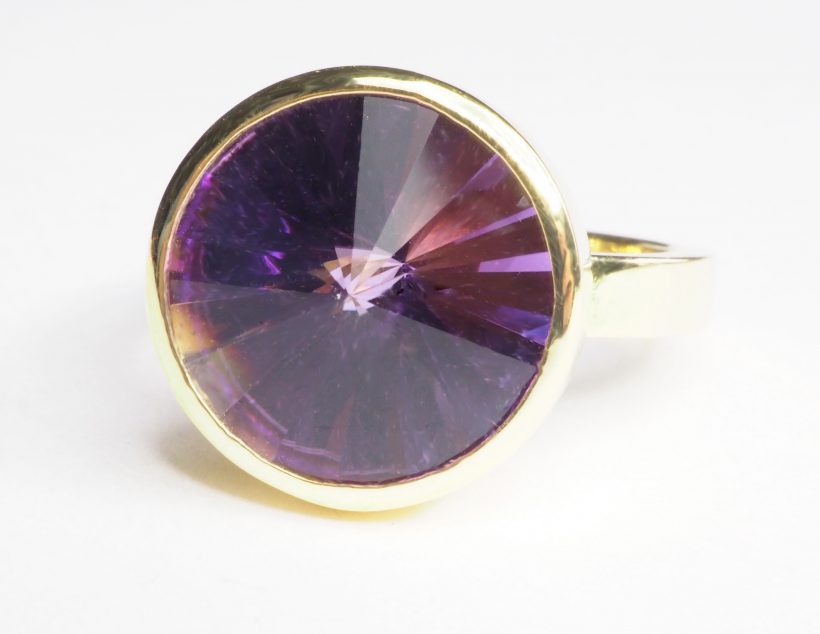 OLYMPUS DIGITAL CAMERA Die Farbe Lila 4