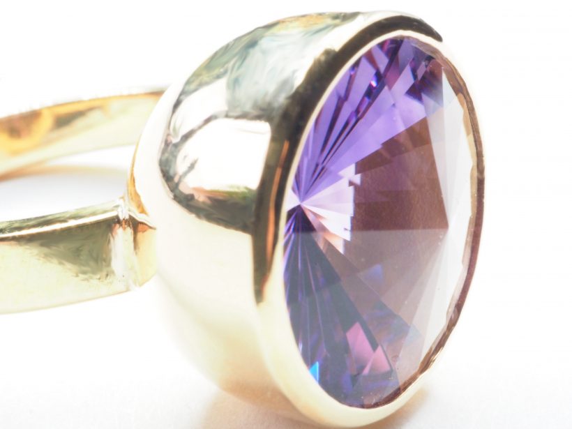 OLYMPUS DIGITAL CAMERA Die Farbe Lila 3