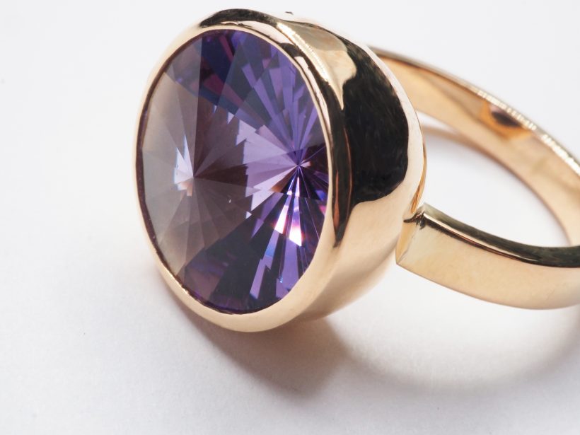 OLYMPUS DIGITAL CAMERA Die Farbe Lila 2